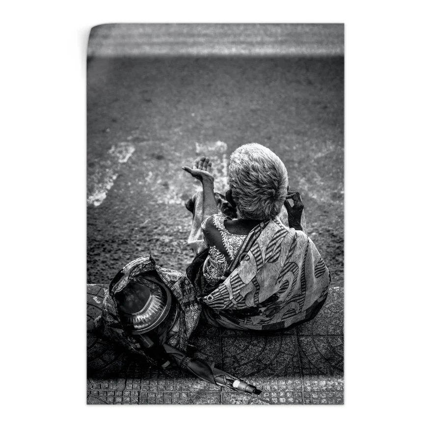 Anciana En La Calle Poster
