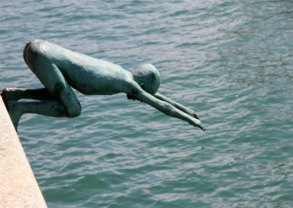 Raquero saltando en Santander Fine Artic