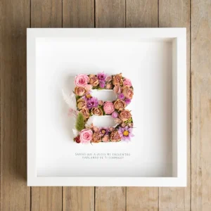 Letra B con flor seca Flors Català