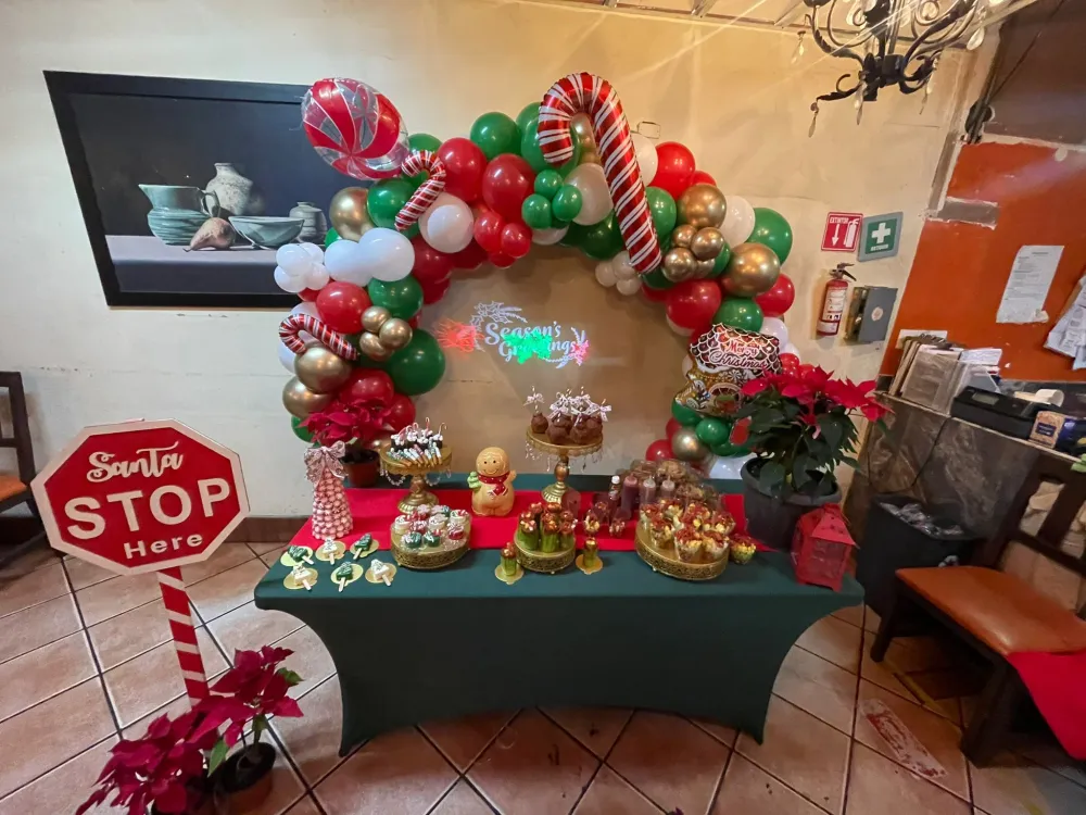 Arco Navideño Gift Box Inc