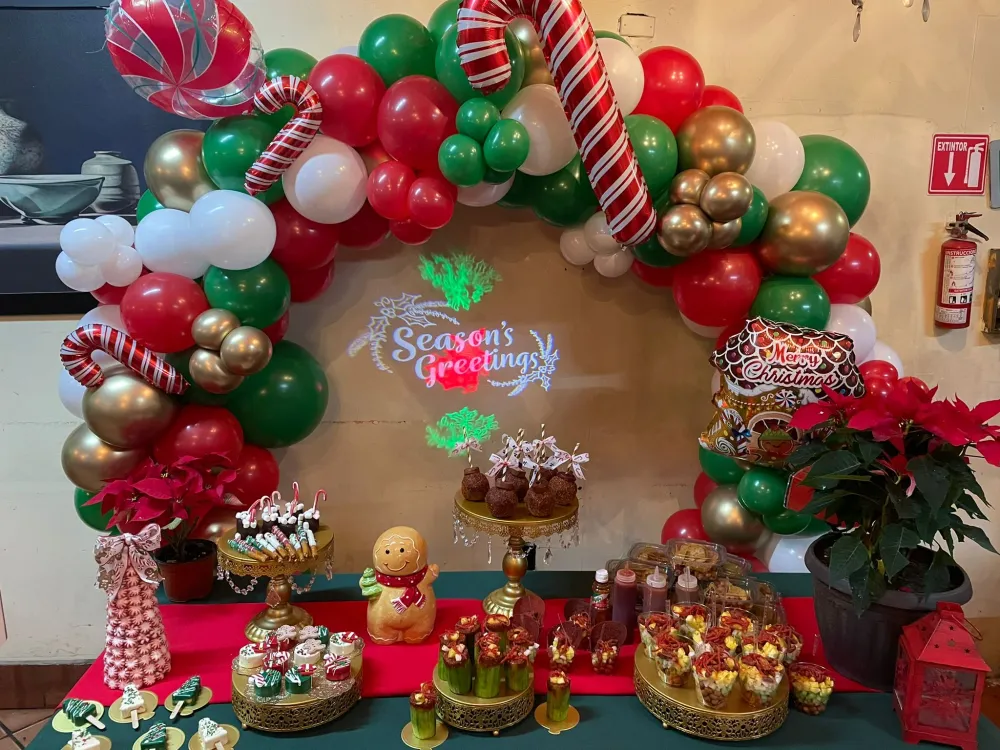 Arco Navideño Gift Box Inc