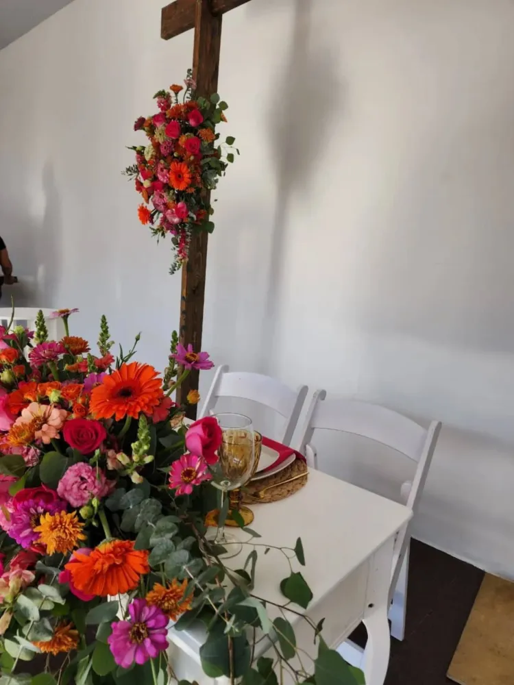 Arco Rustico Floral Gift Box Inc