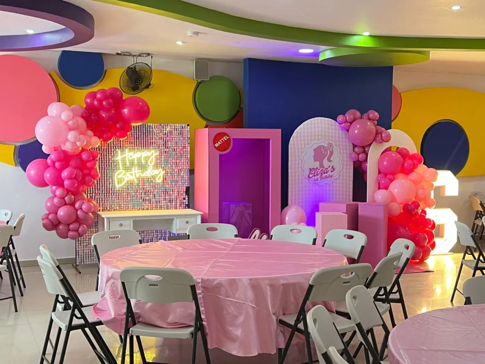 Backdrop Barbie - Rosa Gift Box Inc