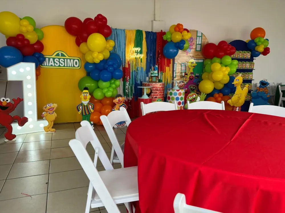 Backdrop Completo: Plaza Sesamo Gift Box Inc