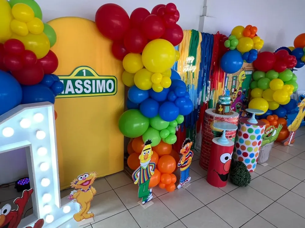 Backdrop Completo: Plaza Sesamo Gift Box Inc