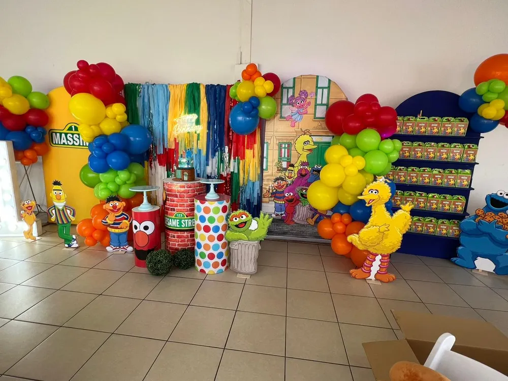 Backdrop Completo: Plaza Sesamo Gift Box Inc