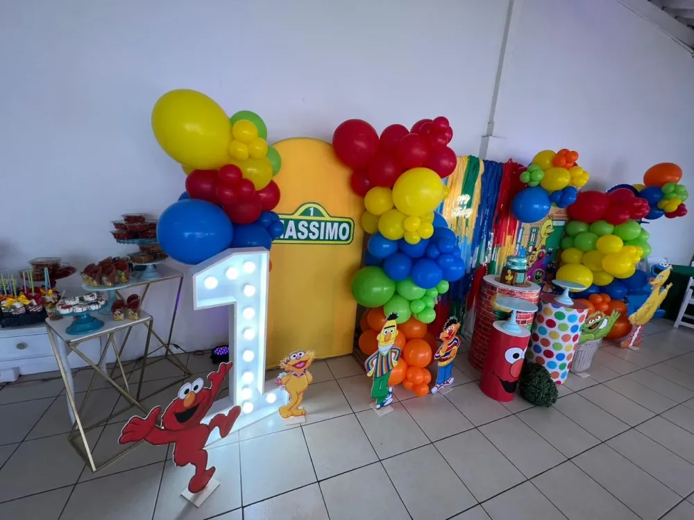 Backdrop Completo: Plaza Sesamo Gift Box Inc