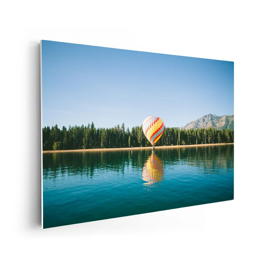 Globo Aerostático Sobre el Lago Poster