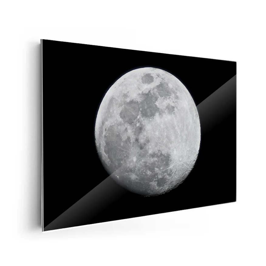 Luna Poster