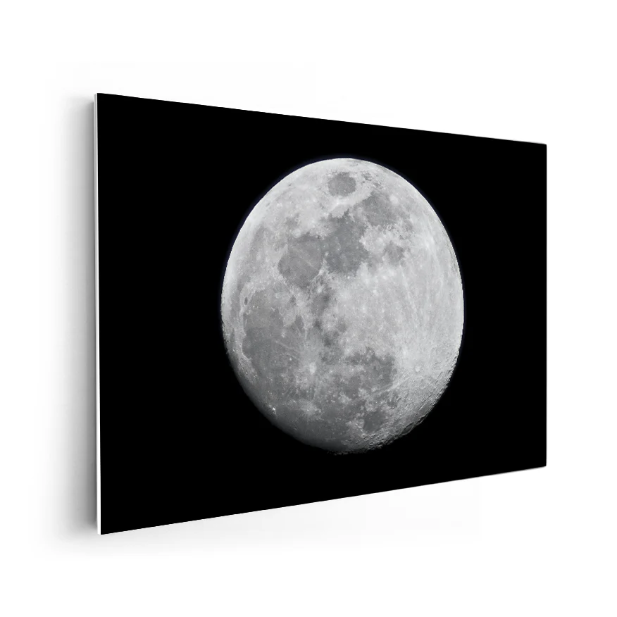Luna Poster
