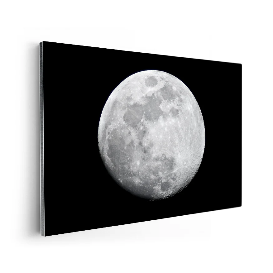 Luna Poster