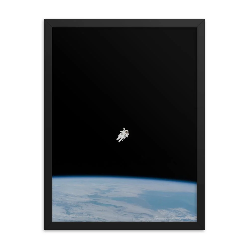 Astronauta en el espacio - cartel en marco Blanco NASA