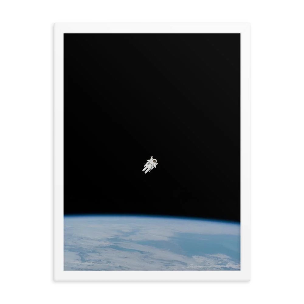 Astronauta en el espacio - cartel en marco Blanco NASA