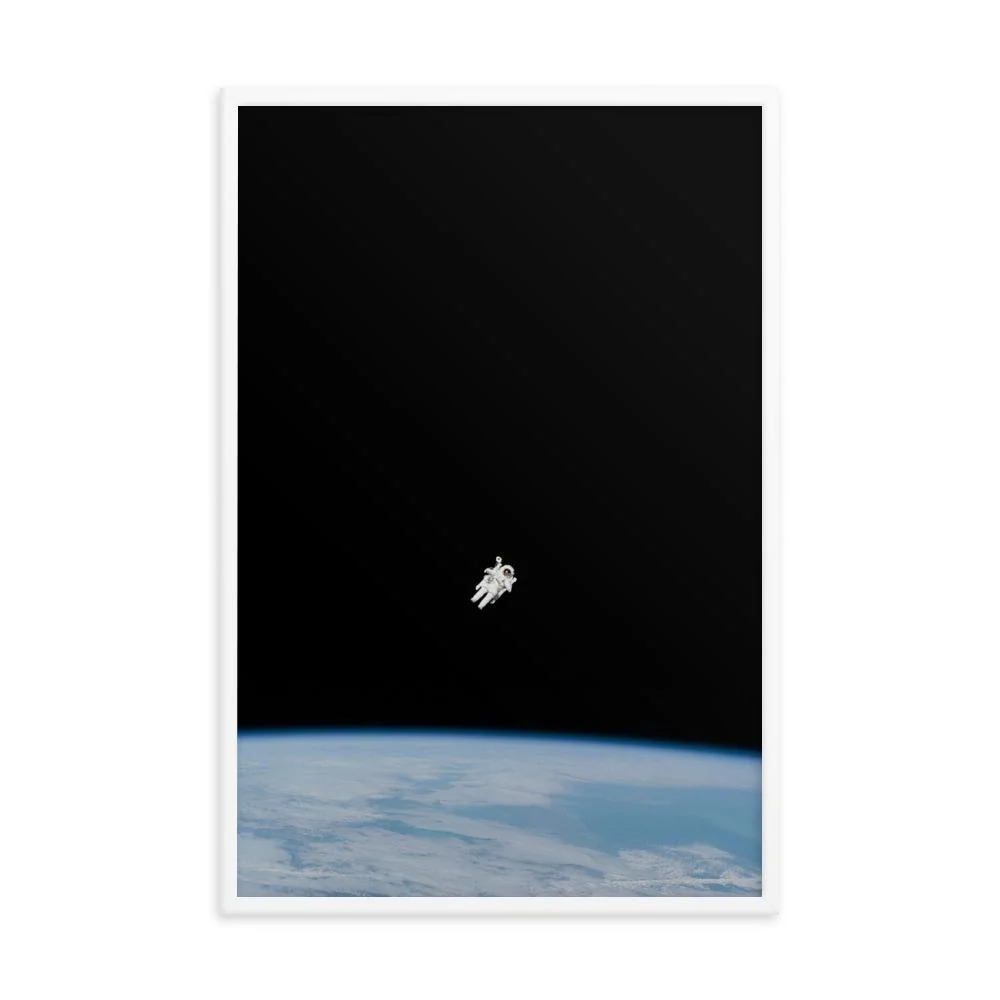 Astronauta en el espacio - cartel en marco Blanco NASA