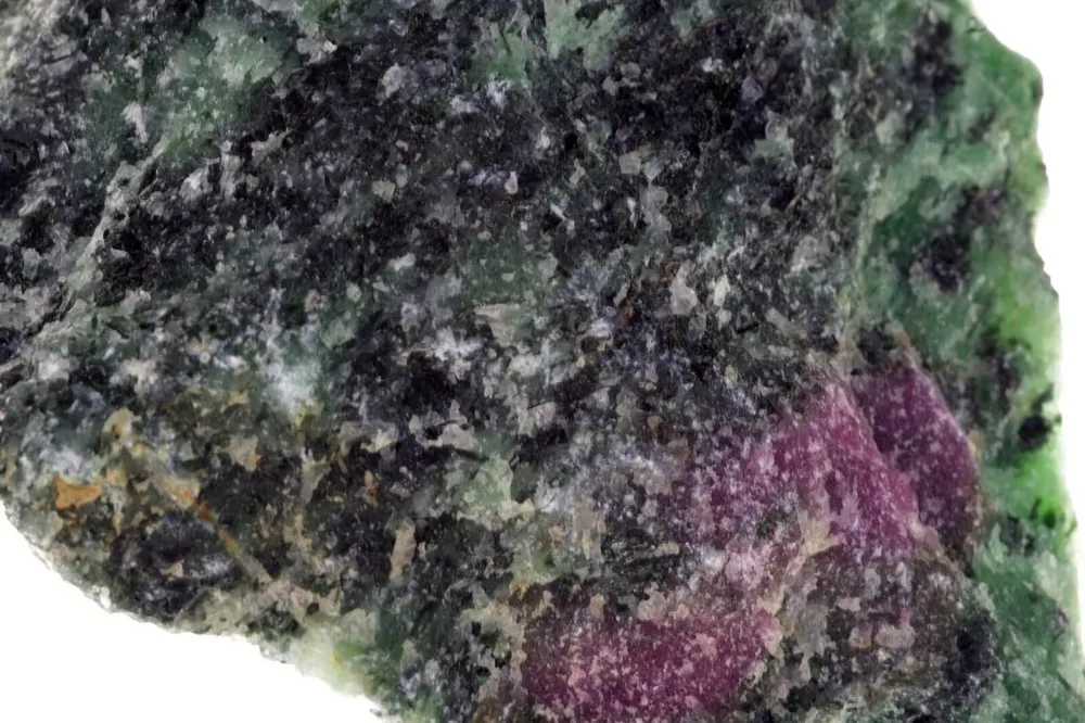 Ruby con zoisite - Raw