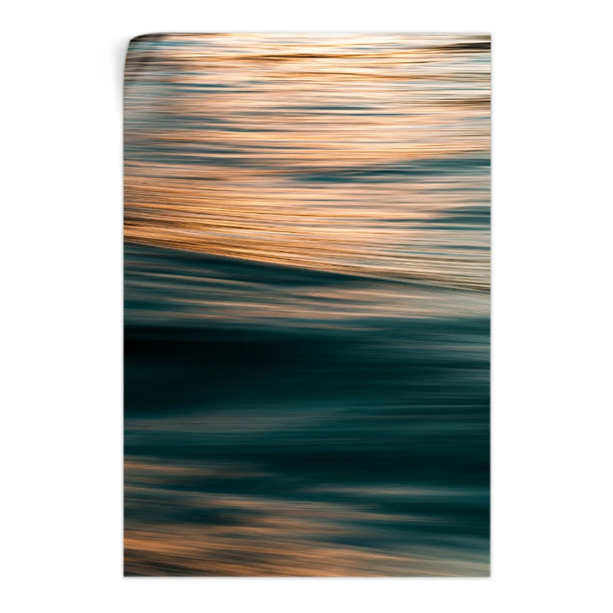Sol Sobre Aguas Onduladas Poster