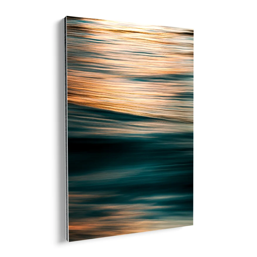 Sol Sobre Aguas Onduladas Poster