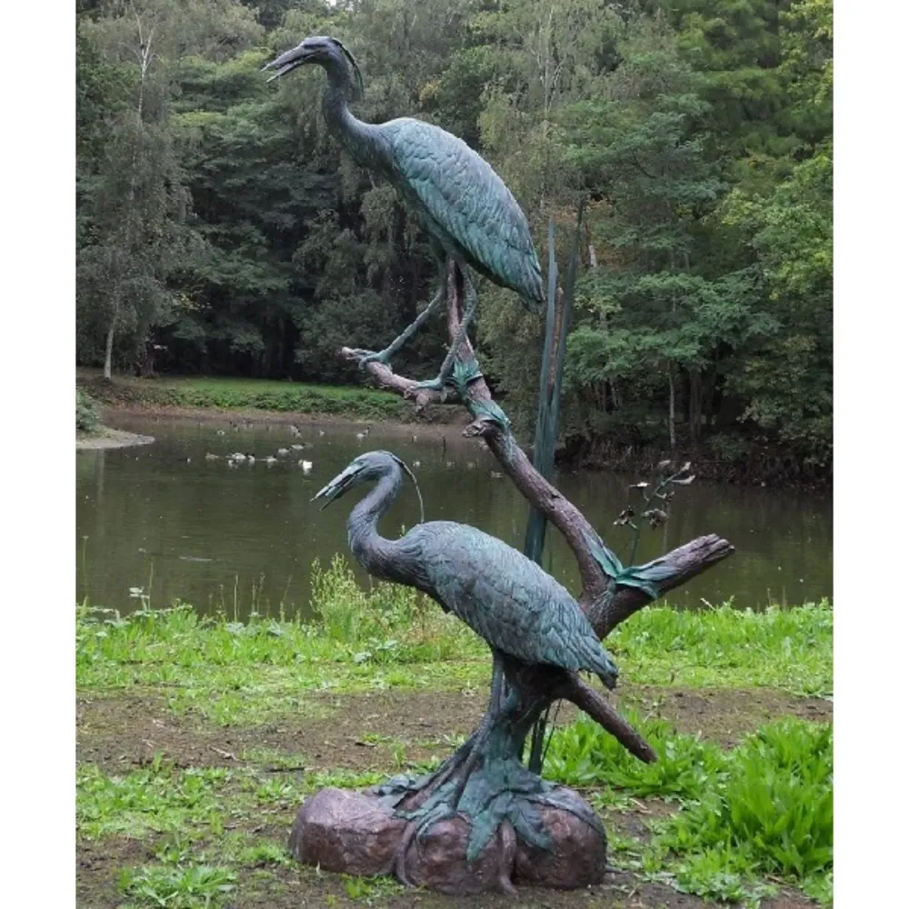 Estatua de bronce de dos garzas, 166 x 59 x 102 cm (alto x ancho x profundidad) Thermobrass