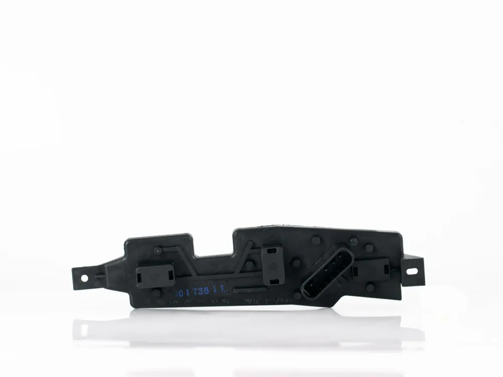 PLACA CALAVERA TRASERA CHEVROLET 92-98 TYC DERECHA