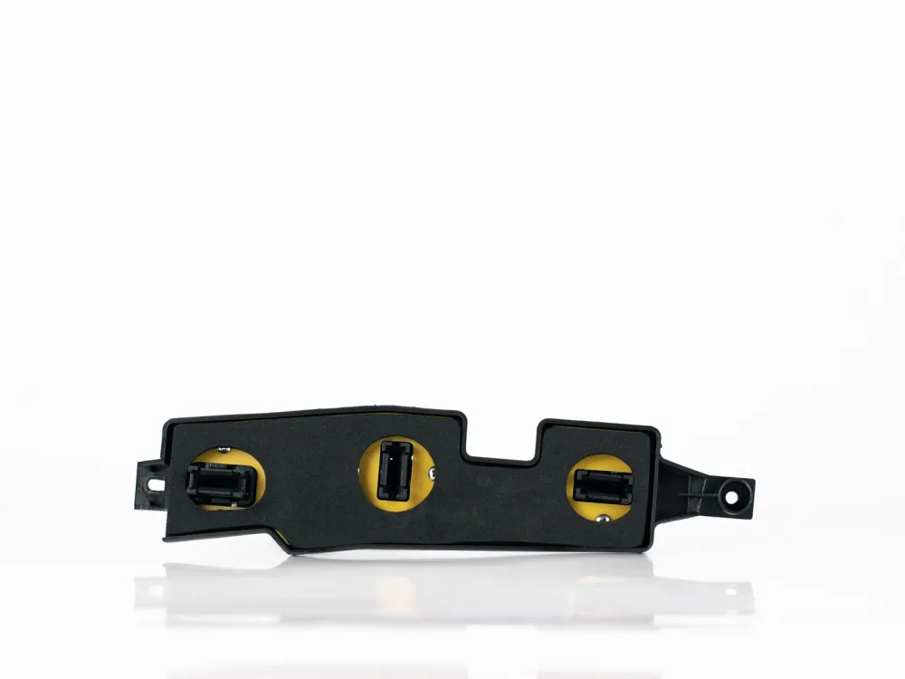 PLACA CALAVERA TRASERA CHEVROLET 92-98 TYC DERECHA