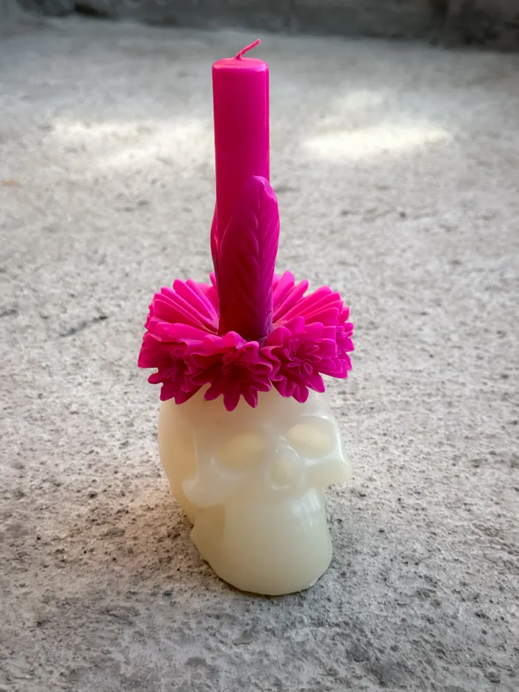 Vela de cera de abejas con calavera de Adela