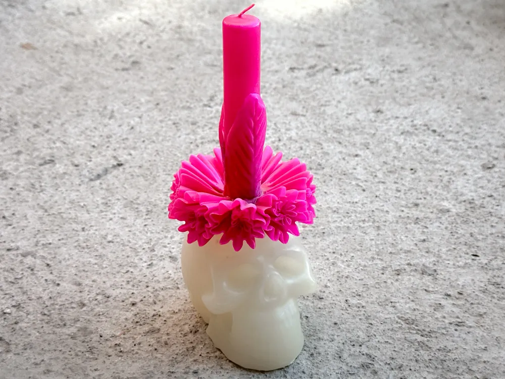 Vela de cera de abejas con calavera de Adela