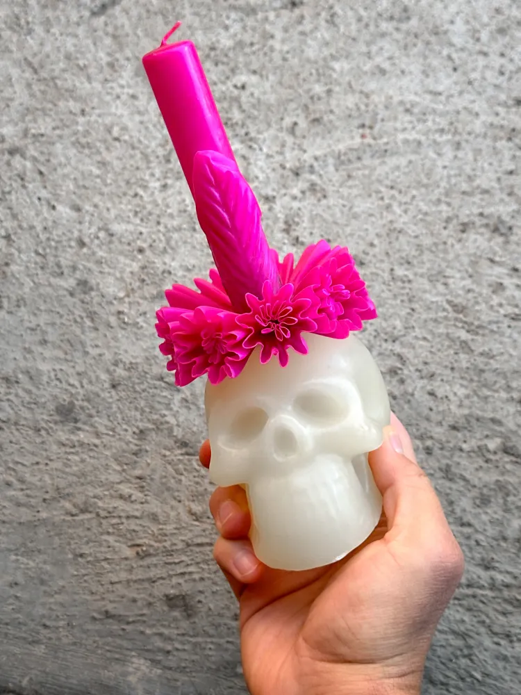 Vela de cera de abejas con calavera de Adela