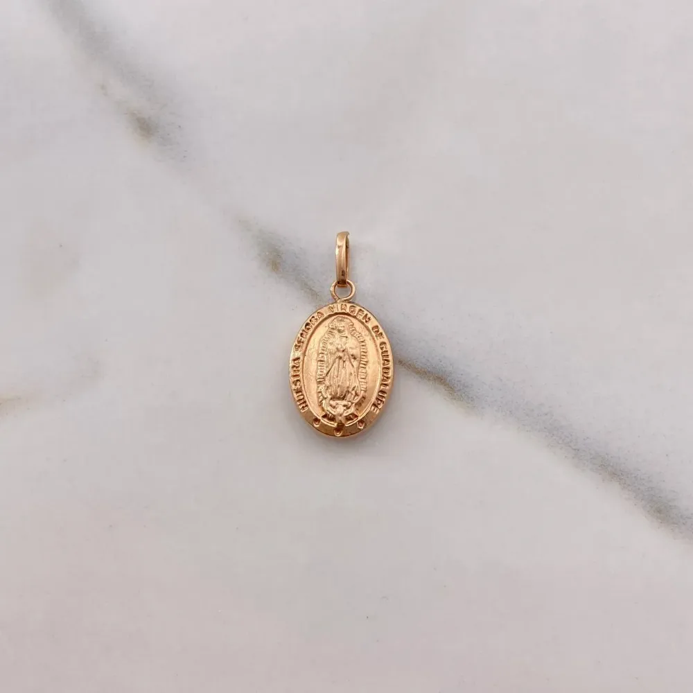 Baterí de 9V Dije Virgen Guadalupe 0.6gr / 2.3cm / Troquelado Oro Rosa $