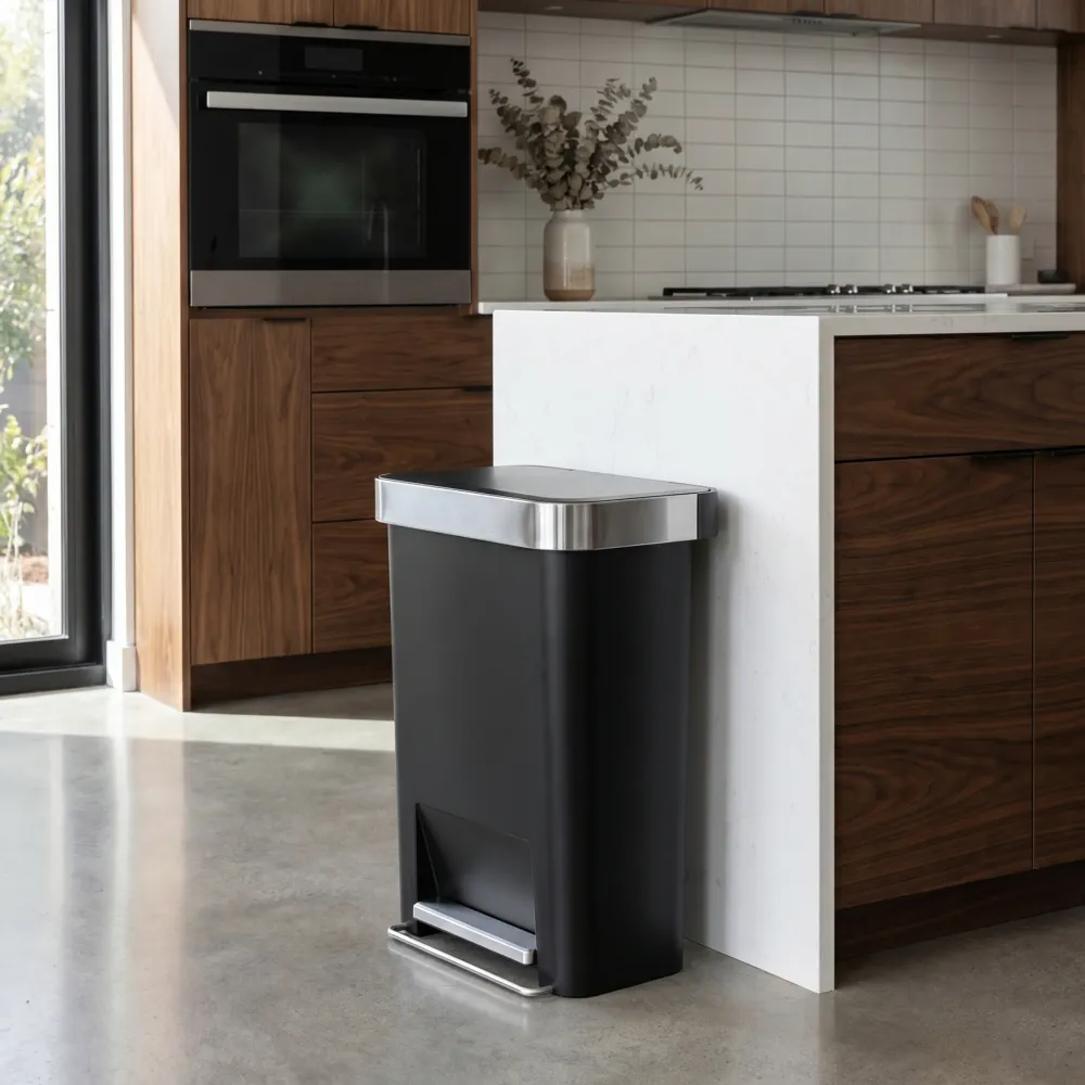 cubo rectangular con pedal de 45 litros con almacén de bolsas de basura simplehuman